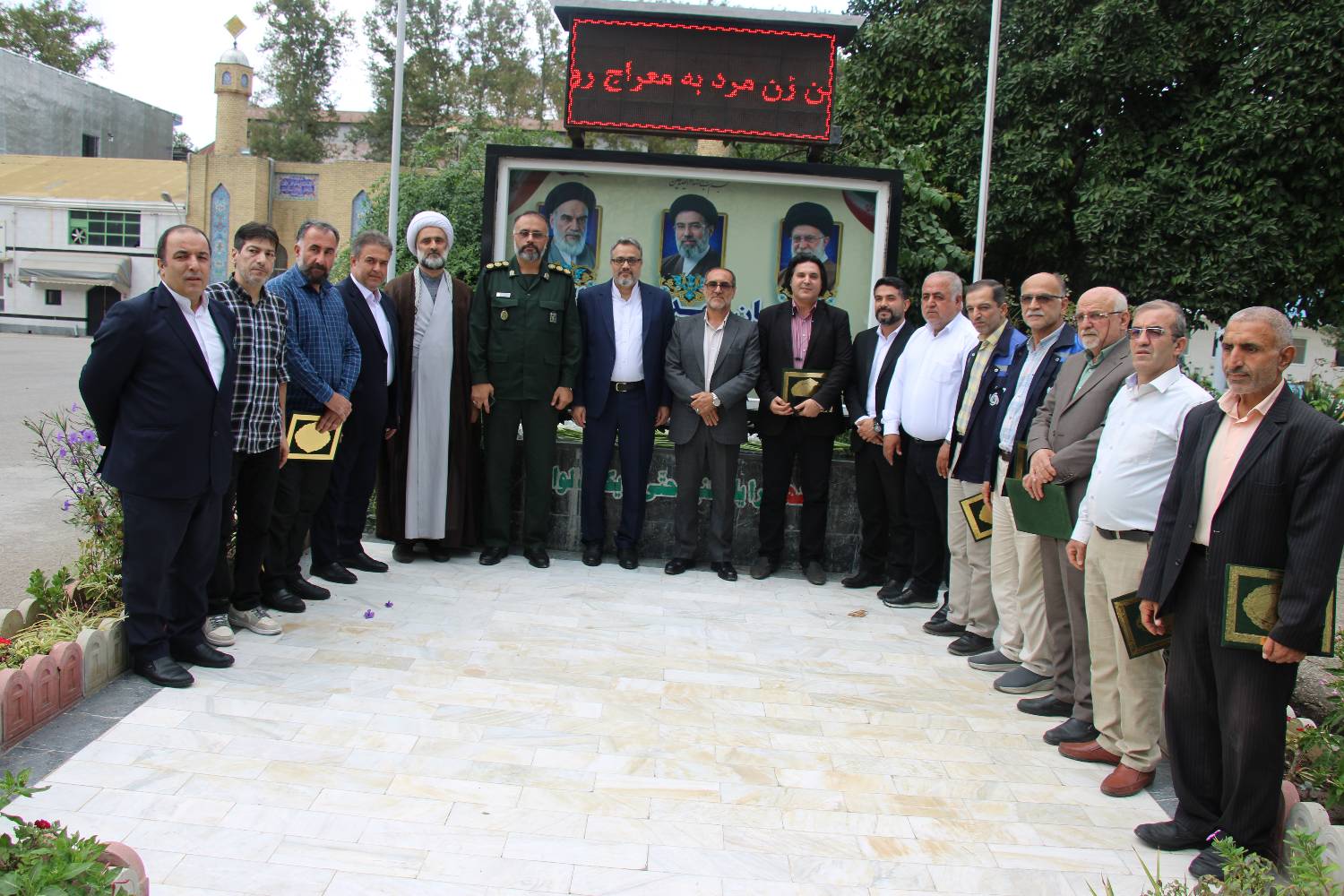 تجلیل از فرزندان شهدا والامقام ، رزمندگان و ایثارگران شرکت صنعتی بهپاک بمناسبت هفته دفاع مقدس